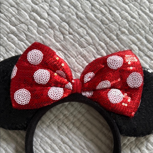 Disney Red and Black Minnie Mouse Hairband - Picture 3 of 4